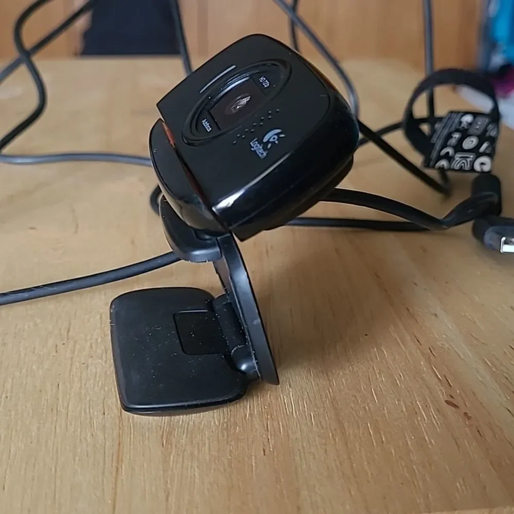 Logitech Hd720P Webcam Built In Microphone Usb cord connected